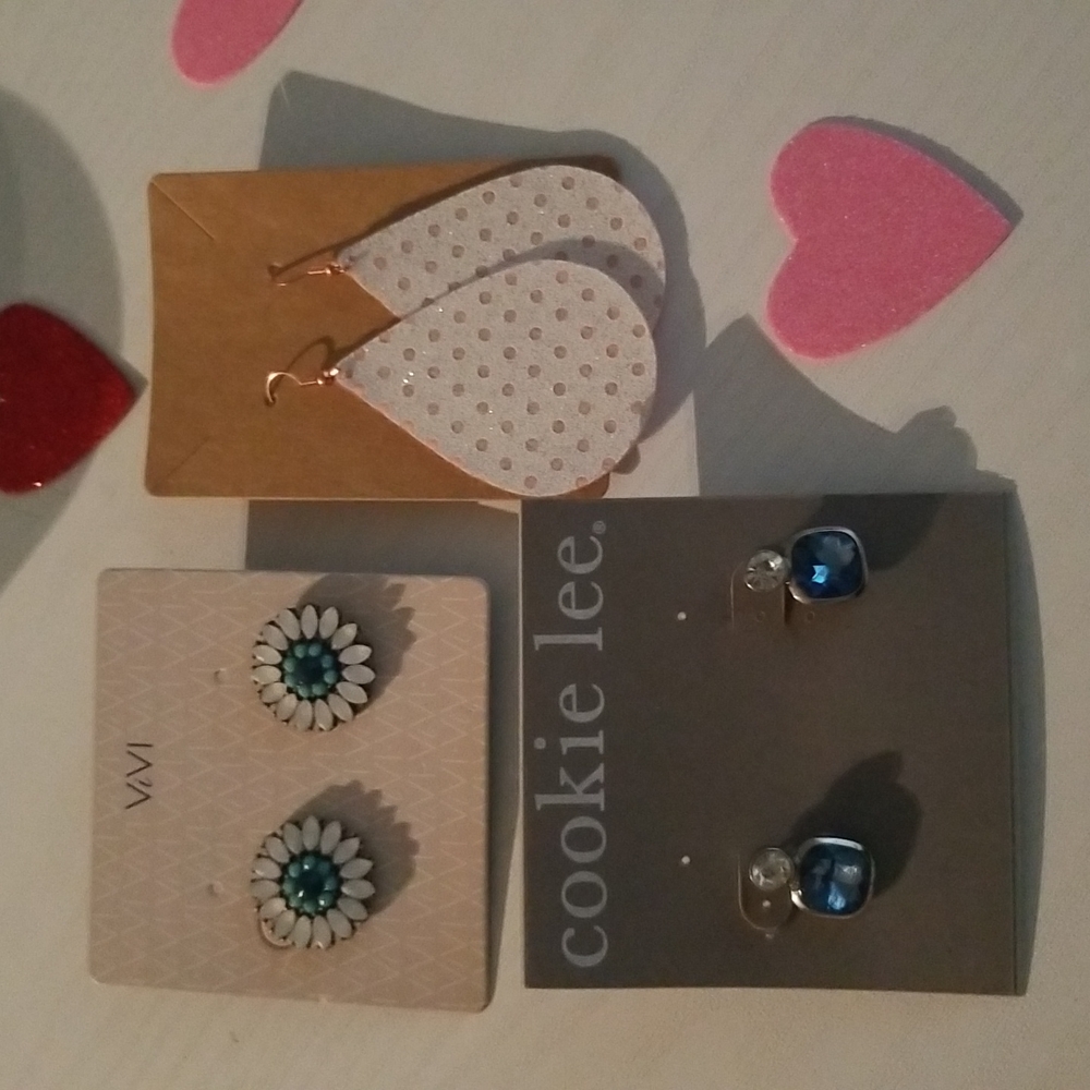 3 pairs of fashion earrings